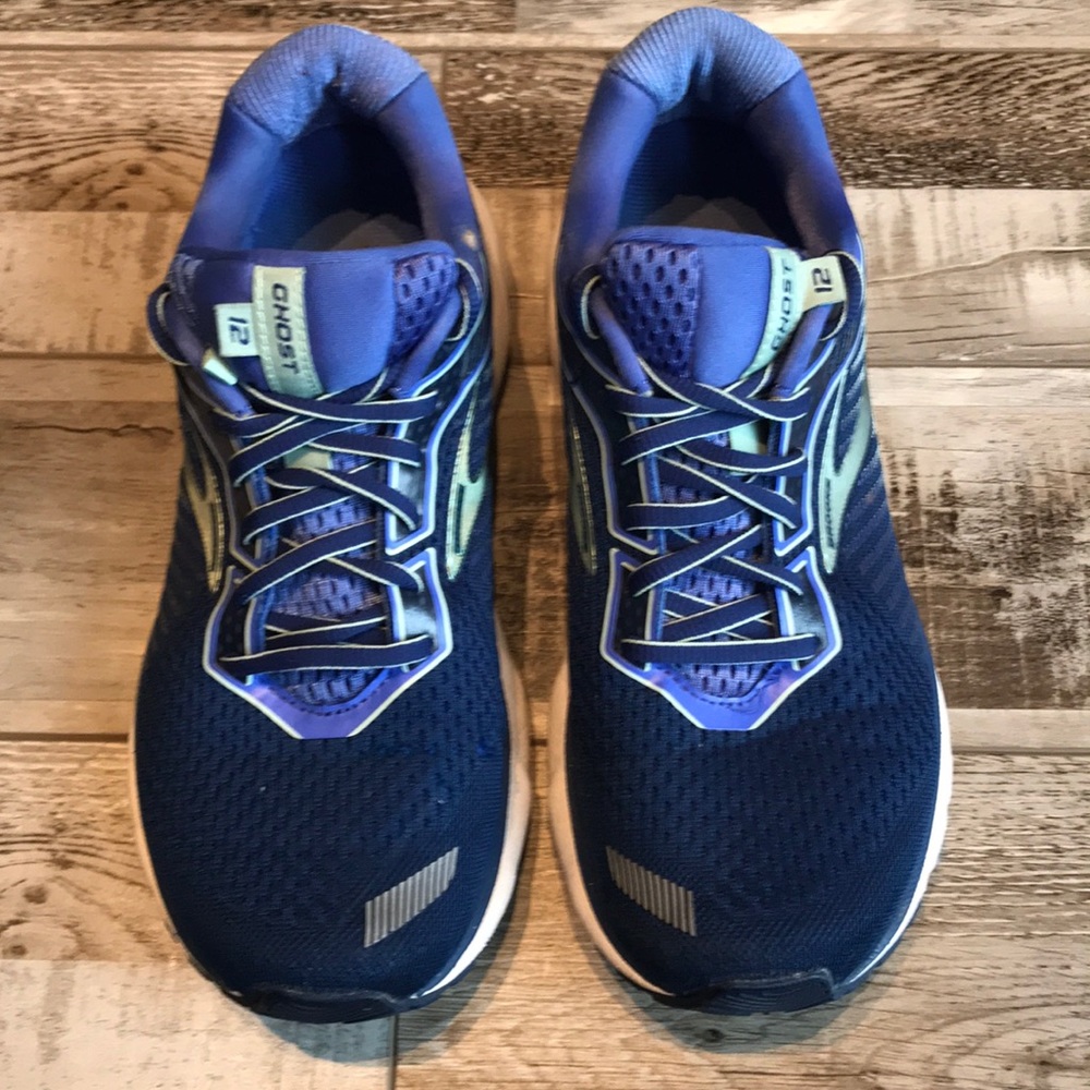 Brooks size 9 women’s running shoe ghost 12